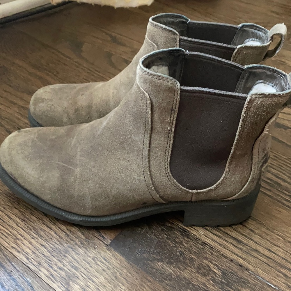 UGG Bonham ii size 7 in Stout